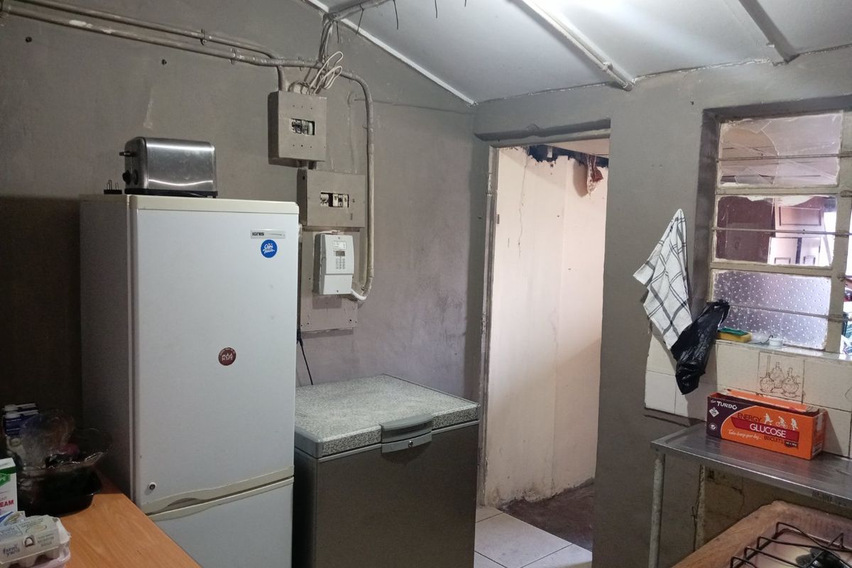 3-Bedroom House Available in Bontheuwel - Photo 5