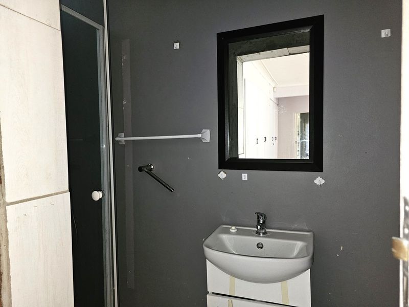 UPLIFTED & RENOVATION OPPORTUNITY  - Photo 6