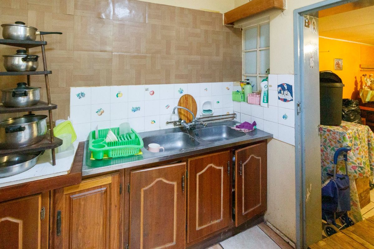 Charming Corner Property with Flatlet in Witpoortjie - Photo 3