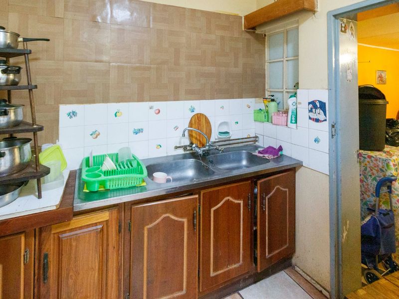 Charming Corner Property with Flatlet in Witpoortjie - Photo 3