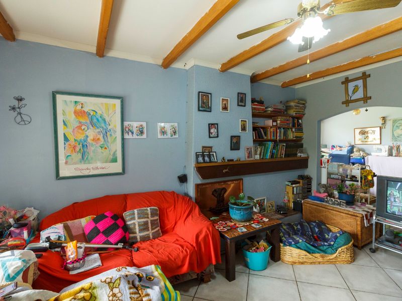 Charming Corner Property with Flatlet in Witpoortjie - Photo 9