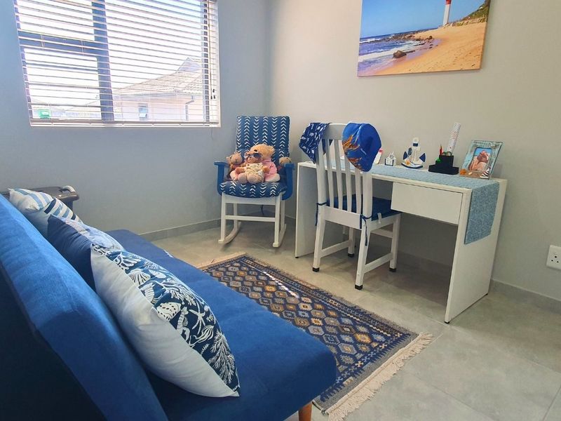 Low-Maintenance Coastal Living in Pet-Friendly Eco Estate - Photo 8