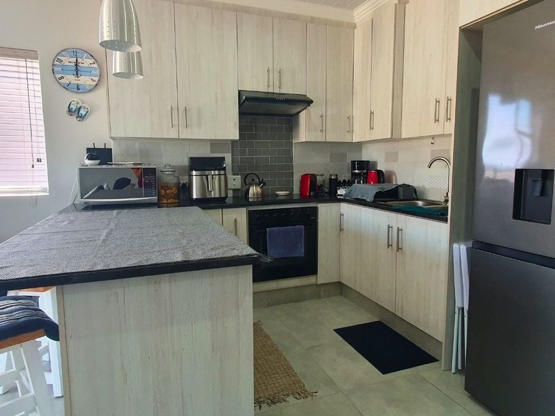 Low-Maintenance Coastal Living in Pet-Friendly Eco Estate - Photo 6