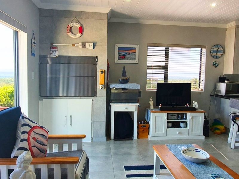 Low-Maintenance Coastal Living in Pet-Friendly Eco Estate - Photo 5