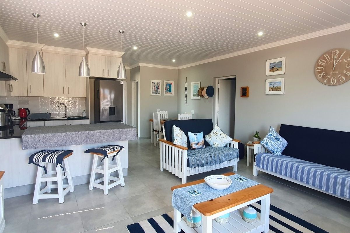 Low-Maintenance Coastal Living in Pet-Friendly Eco Estate - Photo 3