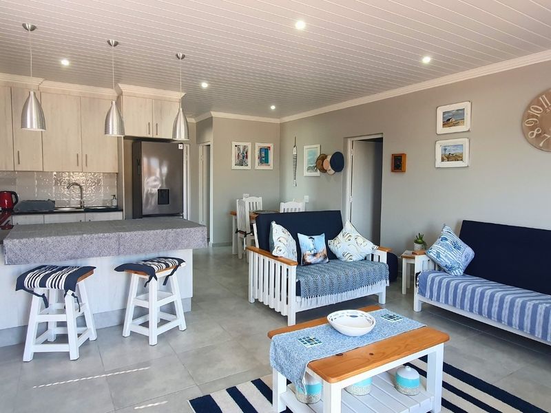 Low-Maintenance Coastal Living in Pet-Friendly Eco Estate - Photo 3