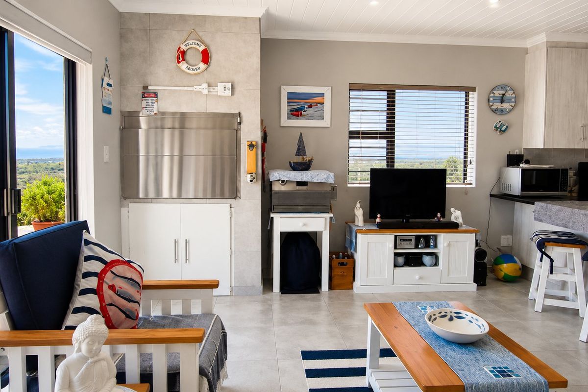 Low-Maintenance Coastal Living in Pet-Friendly Eco Estate - Photo 3