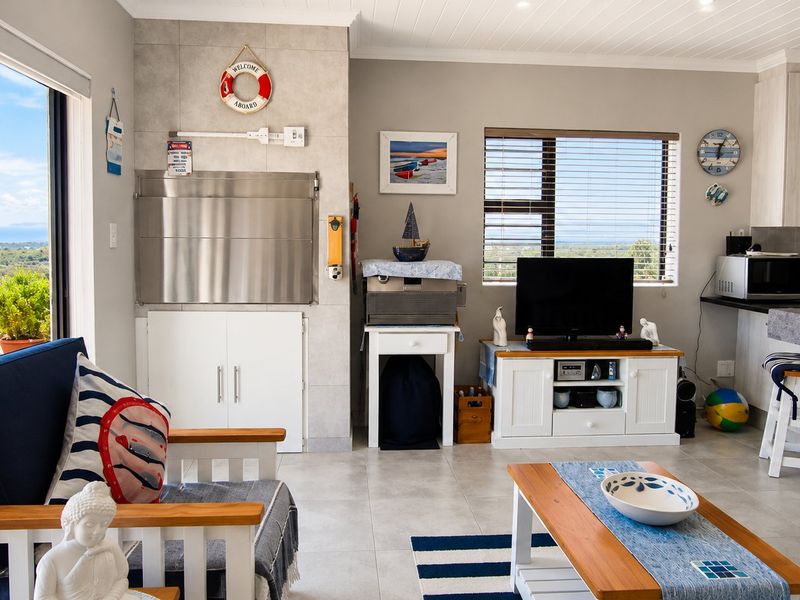 Low-Maintenance Coastal Living in Pet-Friendly Eco Estate - Photo 3