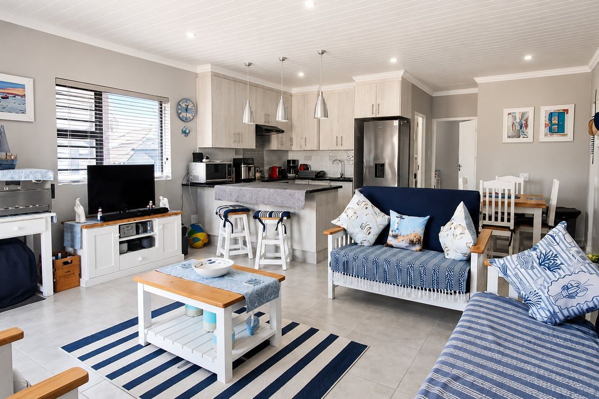 Low-Maintenance Coastal Living in Pet-Friendly Eco Estate - Photo 5