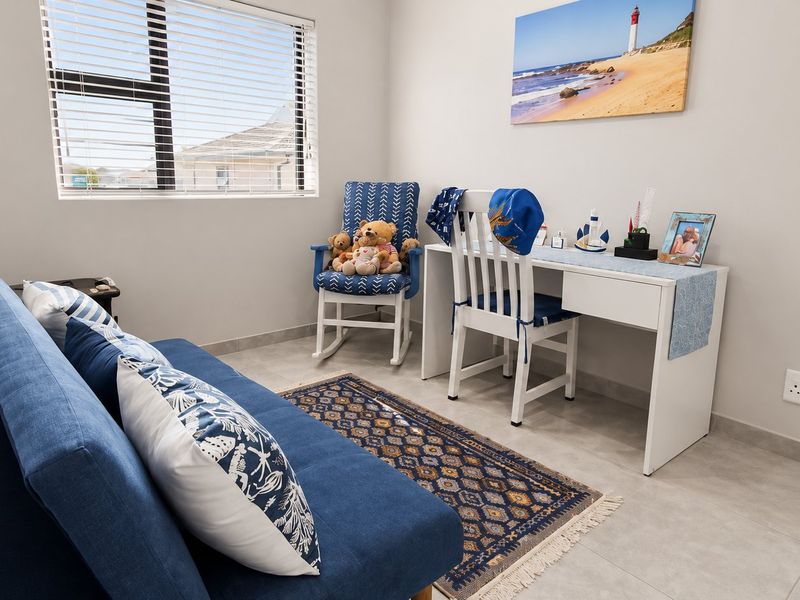 Low-Maintenance Coastal Living in Pet-Friendly Eco Estate - Photo 8