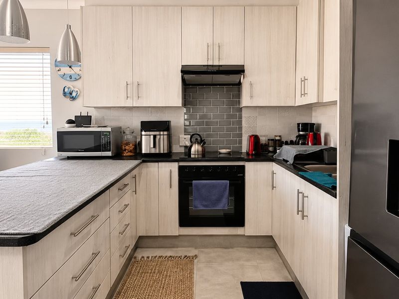 Low-Maintenance Coastal Living in Pet-Friendly Eco Estate - Photo 7