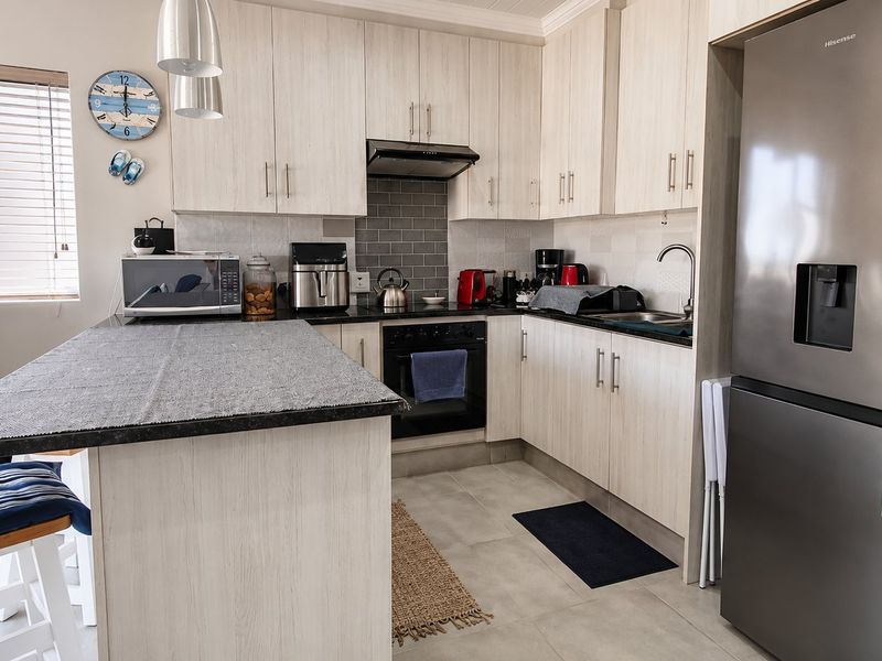 Low-Maintenance Coastal Living in Pet-Friendly Eco Estate - Photo 6