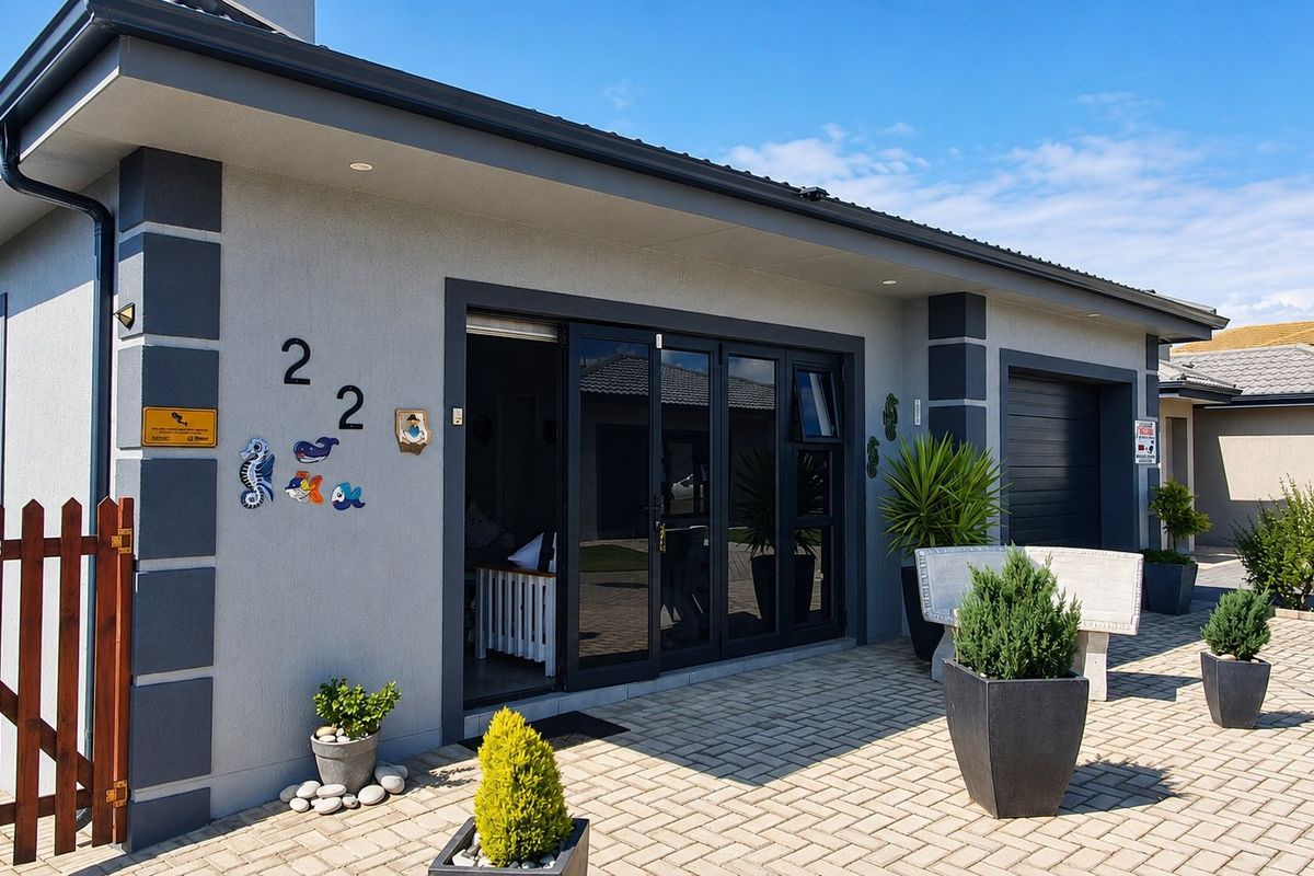 Low-Maintenance Coastal Living in Pet-Friendly Eco Estate - Photo 2