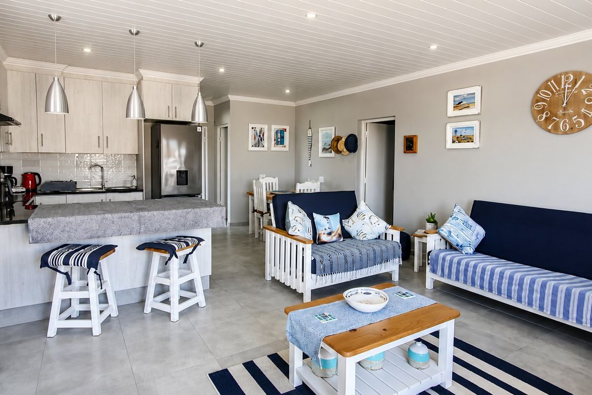 Low-Maintenance Coastal Living in Pet-Friendly Eco Estate - Photo 4