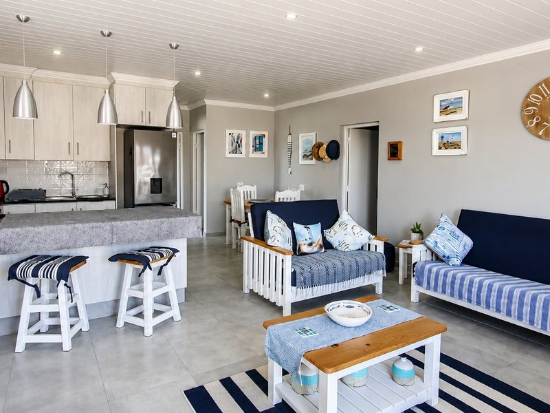 Low-Maintenance Coastal Living in Pet-Friendly Eco Estate - Photo 4