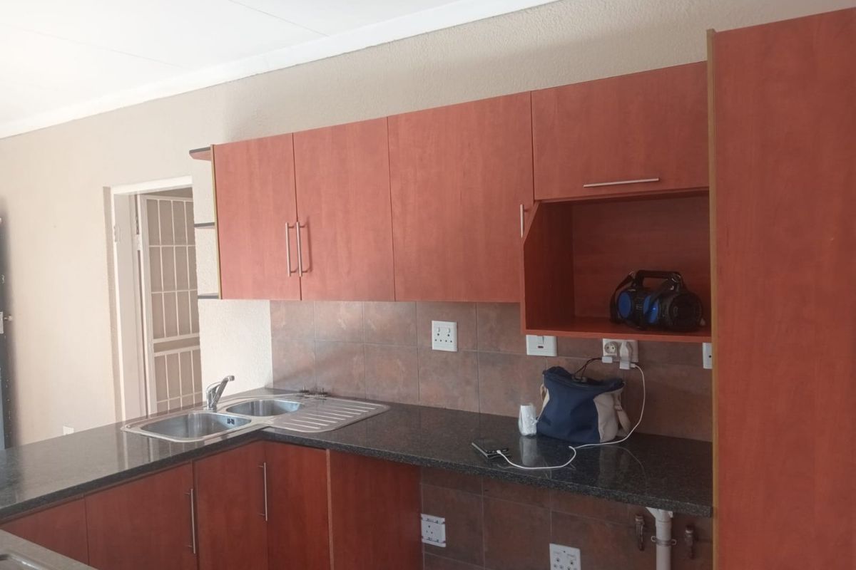 Pet Friendly Unit Glen Marais  - Photo 3