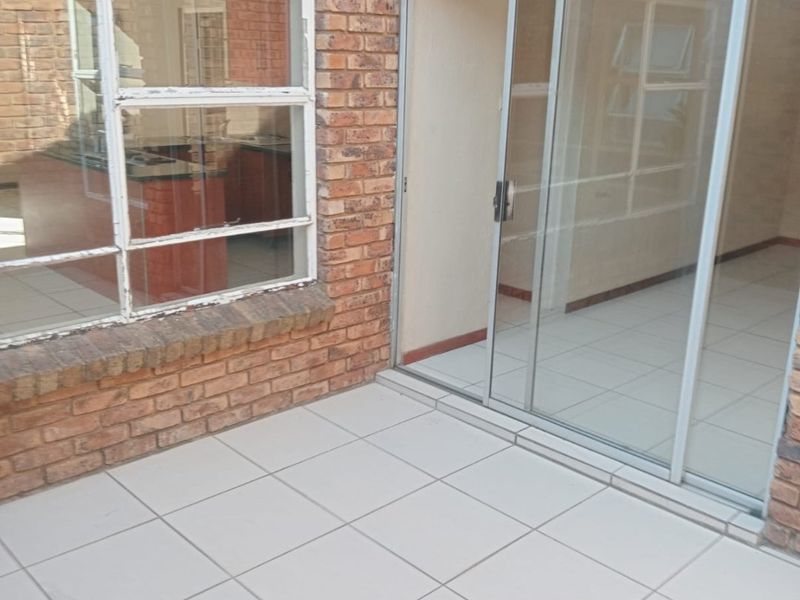 Pet Friendly Unit Glen Marais  - Photo 10