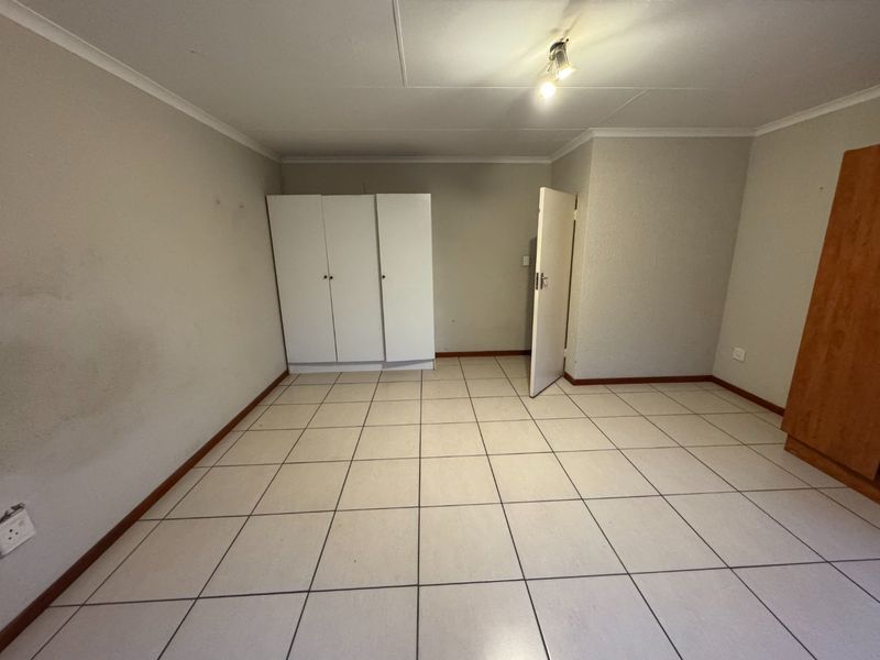 Pet Friendly Unit Glen Marais  - Photo 6