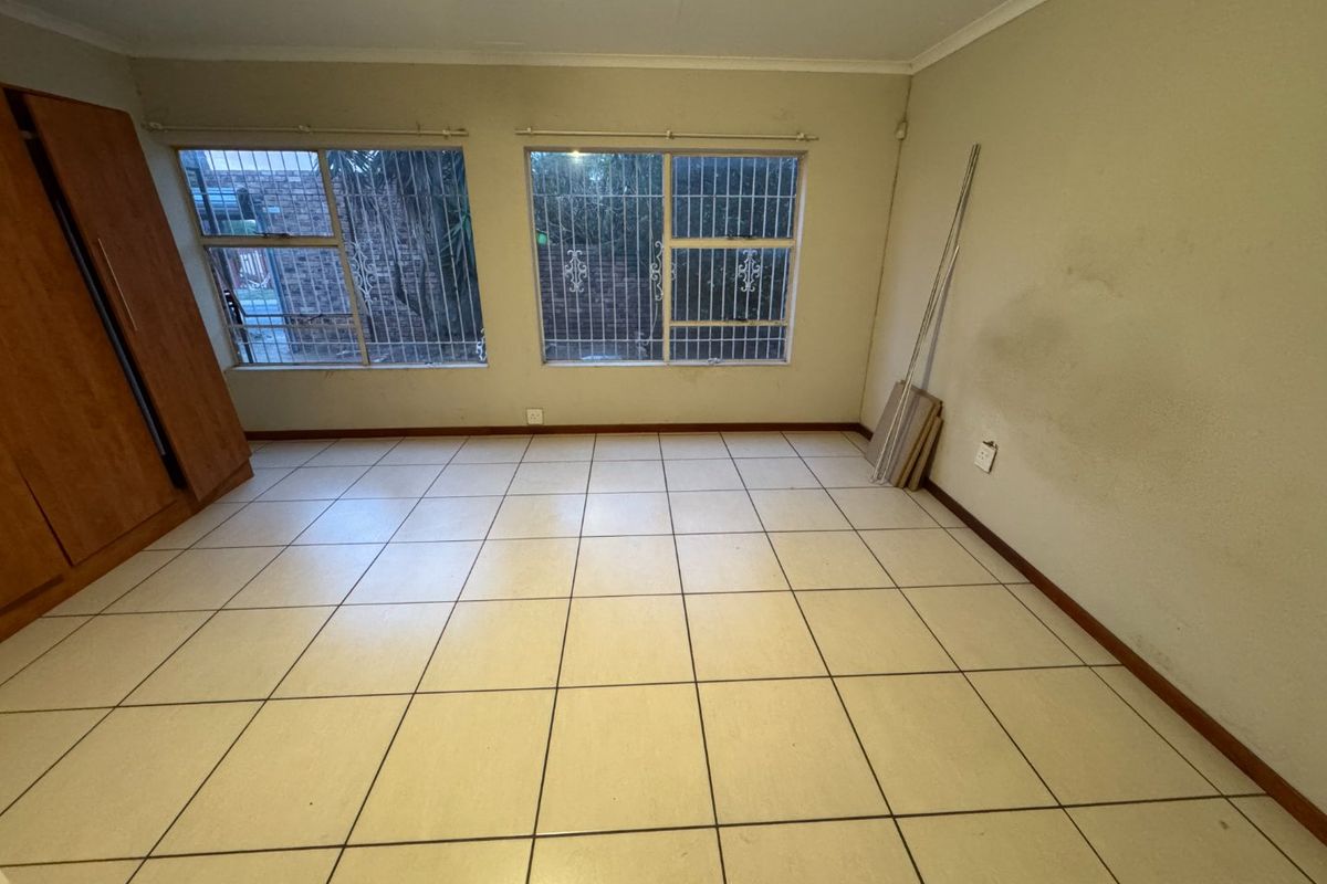 Pet Friendly Unit Glen Marais  - Photo 5