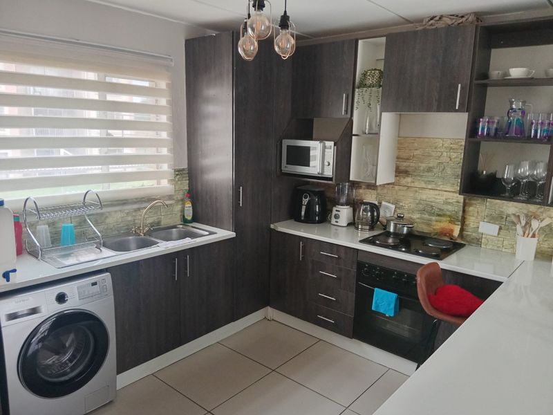 Newly renovated 2 bedroom 1 bathroom apartment is available for rent in Benoni. - Photo 4