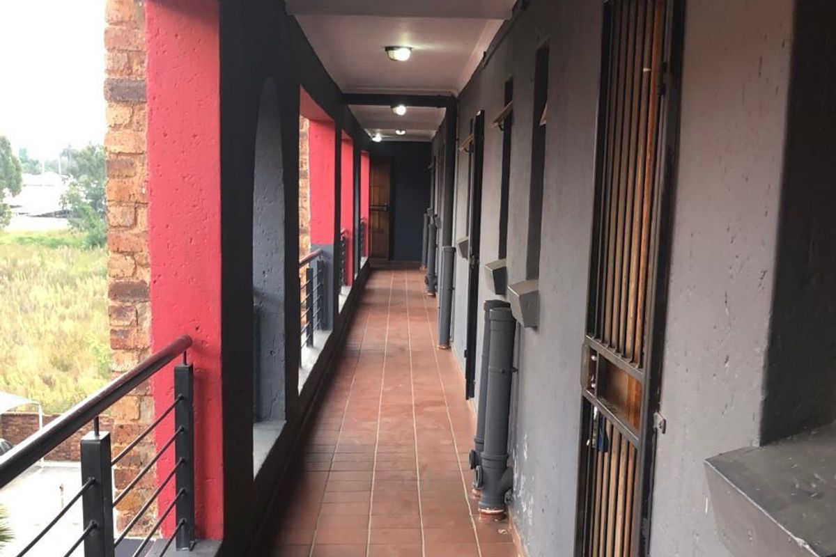 Charming 1 Bedroom Apartment for Sale in Ravenswood Boksburg - Photo 3