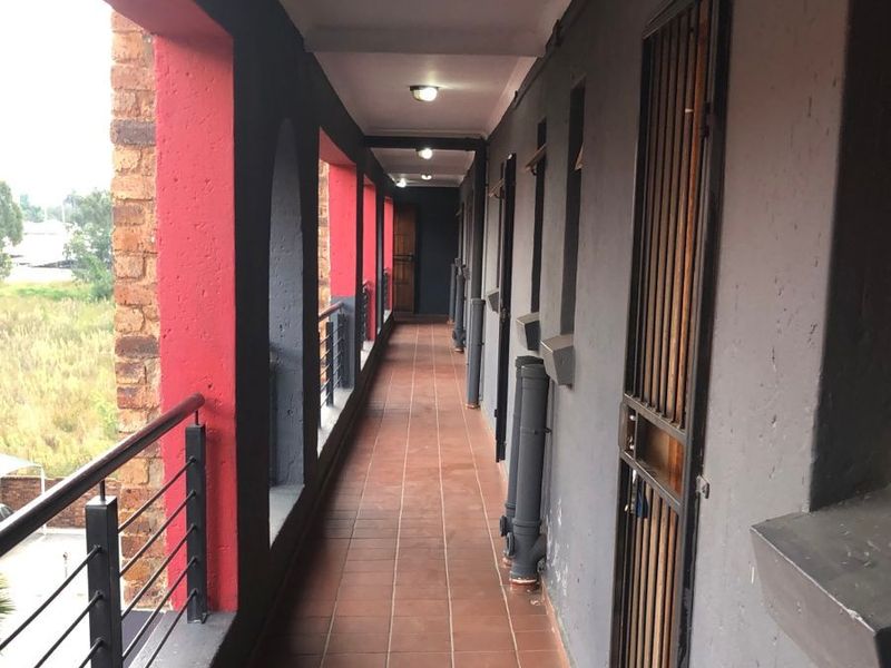 Charming 1 Bedroom Apartment for Sale in Ravenswood Boksburg - Photo 3