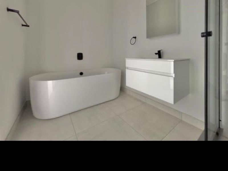 3 Bed 2 Bath Ground Floor For Rent - Photo 9