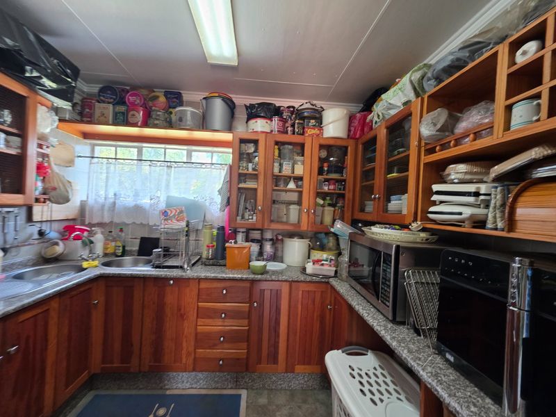 Charming Hartbeespoort Farm with Pool, Loft area and Flatlet - Photo 9