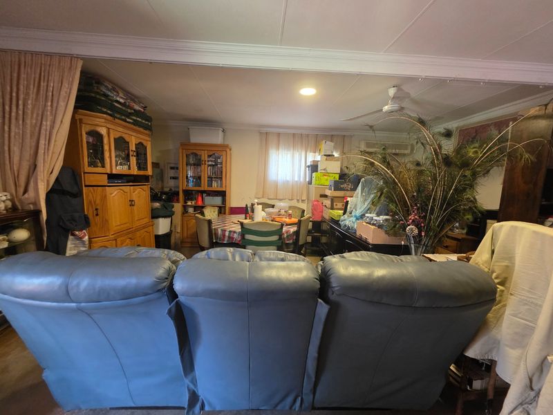 Charming Hartbeespoort Farm with Pool, Loft area and Flatlet - Photo 7