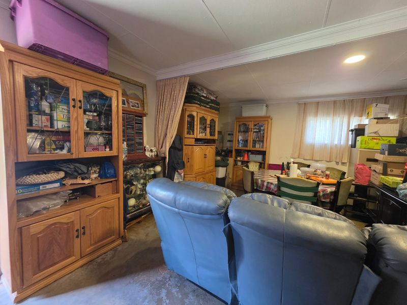 Charming Hartbeespoort Farm with Pool, Loft area and Flatlet - Photo 6