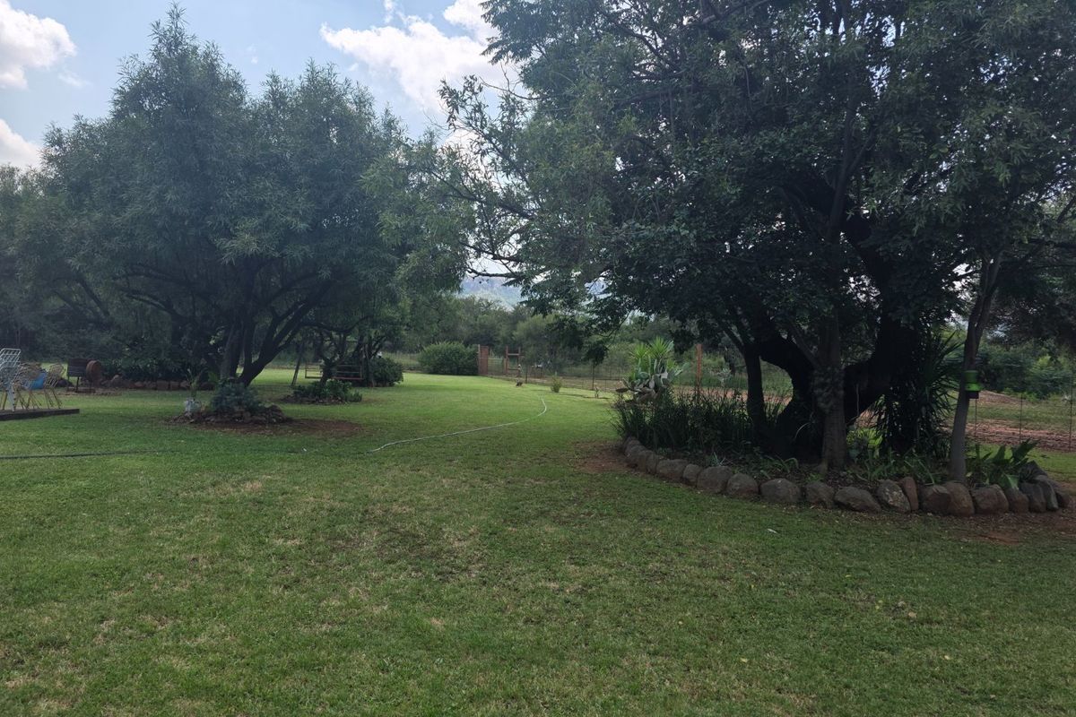 Charming Hartbeespoort Farm with Pool, Loft area and Flatlet - Photo 4