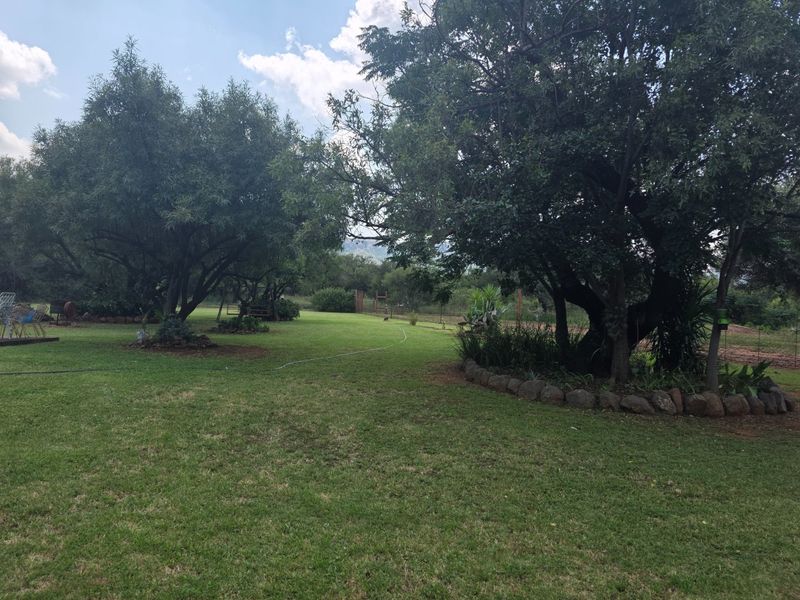 Charming Hartbeespoort Farm with Pool, Loft area and Flatlet - Photo 4