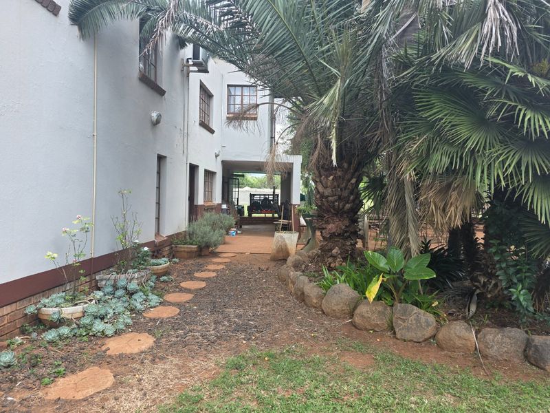 Charming Hartbeespoort Farm with Pool, Loft area and Flatlet - Photo 5
