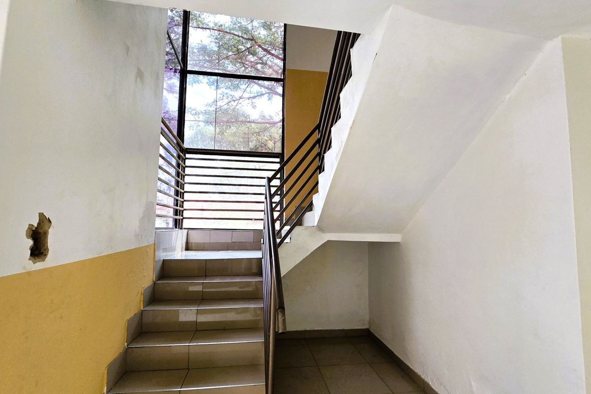 Spacious 4-Bedroom Fixer-Upper Opportunity in Rayton – Endless Potential for Renovators & Investors! - Photo 5