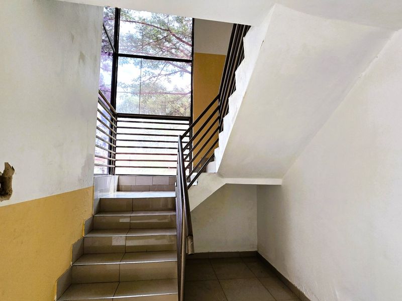 Spacious 4-Bedroom Fixer-Upper Opportunity in Rayton – Endless Potential for Renovators & Investors! - Photo 5