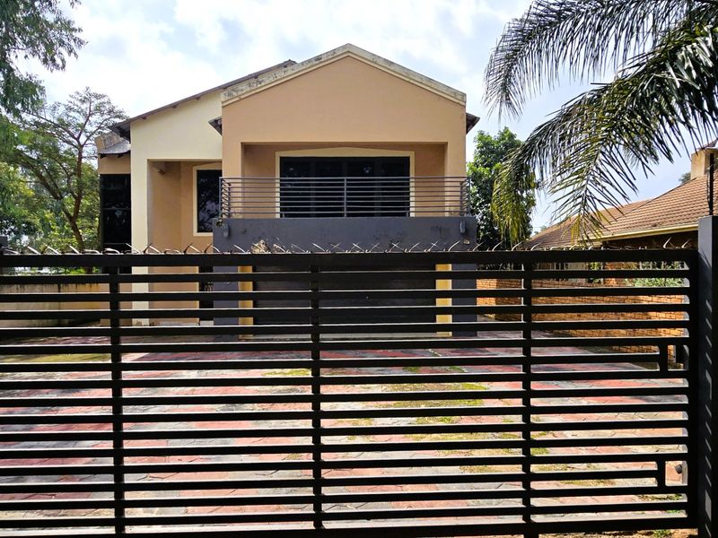 Spacious 4-Bedroom Fixer-Upper Opportunity in Rayton – Endless Potential for Renovators & Investors! - Photo 8