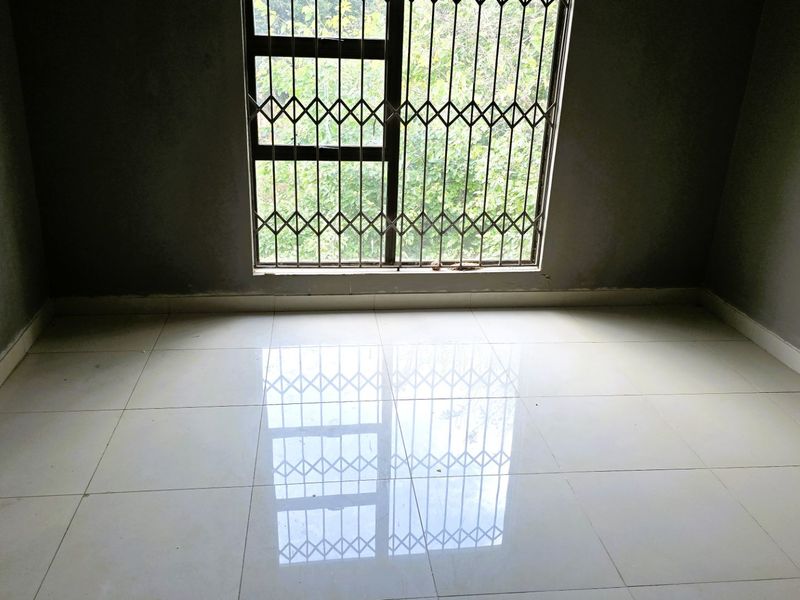 Spacious 4-Bedroom Fixer-Upper Opportunity in Rayton – Endless Potential for Renovators & Investors! - Photo 4