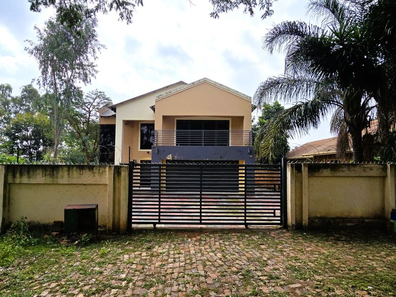 Spacious 4-Bedroom Fixer-Upper Opportunity in Rayton – Endless Potential for Renovators & Investors! - Photo 7