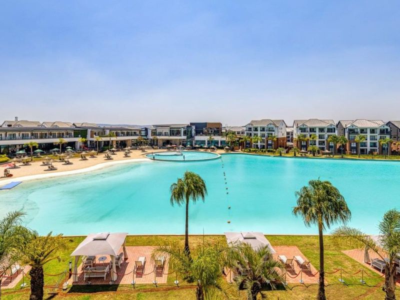 THREE BEDROOMS AND TWO BATHROOMS - Photo 2