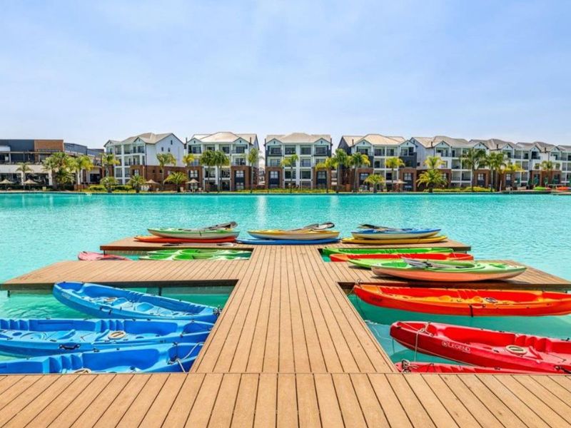 THREE BEDROOMS AND TWO BATHROOMS - Photo 3