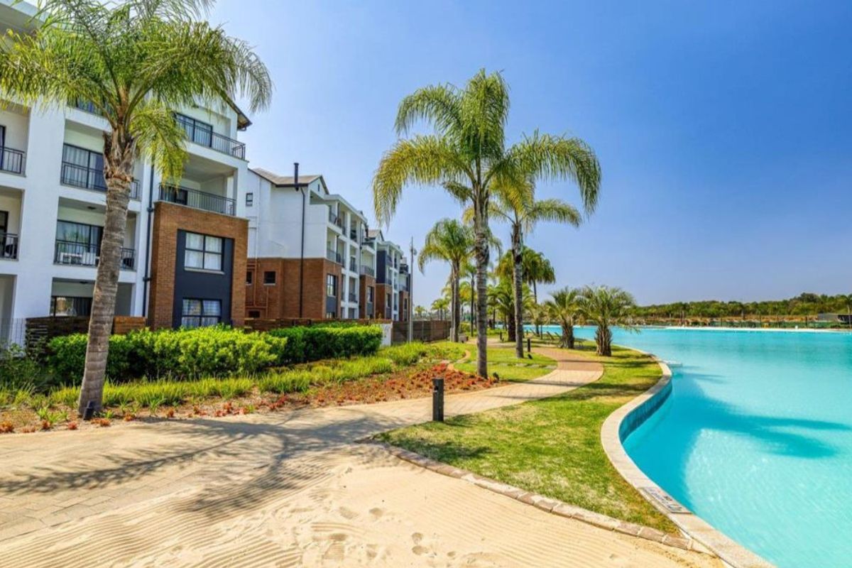 THREE BEDROOMS AND TWO BATHROOMS - Photo 4