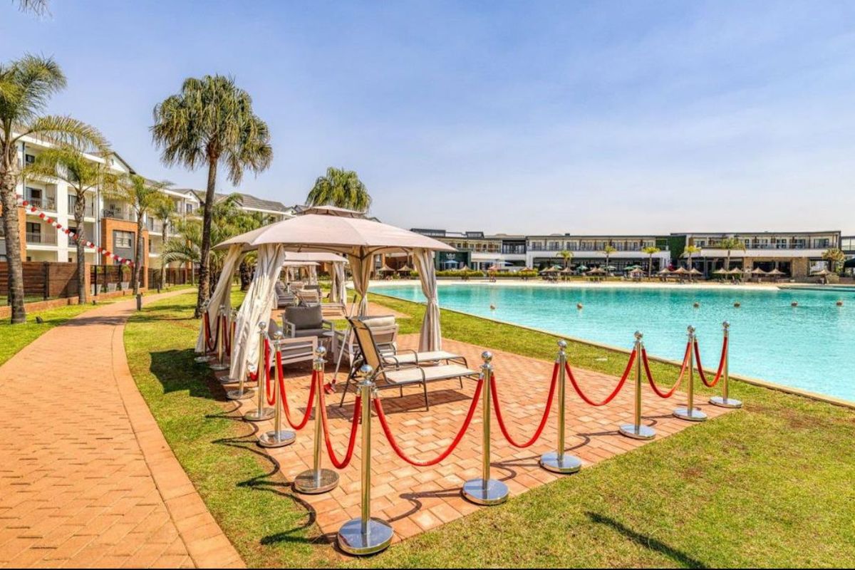 THREE BEDROOMS AND TWO BATHROOMS - Photo 5