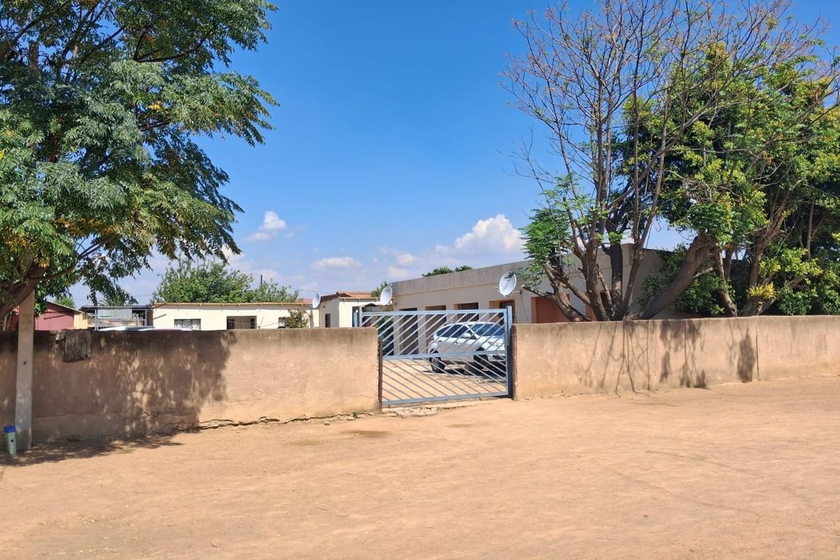 Investment Opportunity in Mabopane Unit A (Bokonhout) - Photo 4