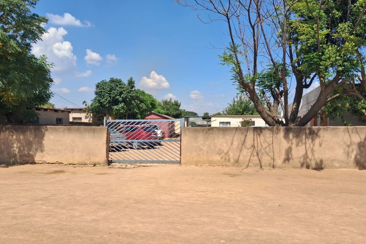 Investment Opportunity in Mabopane Unit A (Bokonhout) - Photo 2