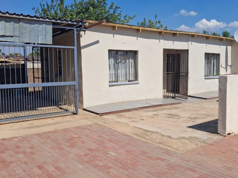 Investment Opportunity in Mabopane Unit A (Bokonhout) - Photo 9