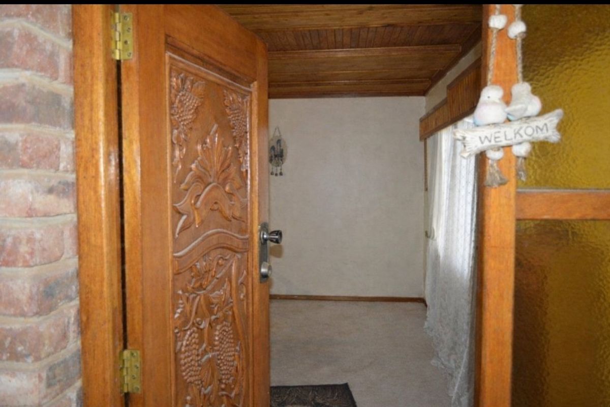 SOLE AND EXCLUSIVE MANDATE Two Homes, One Exceptional Opportunity – A Rare Multi-Residence Masterpiece with Top-Tier Security, Borehole & Lapa - Photo 3