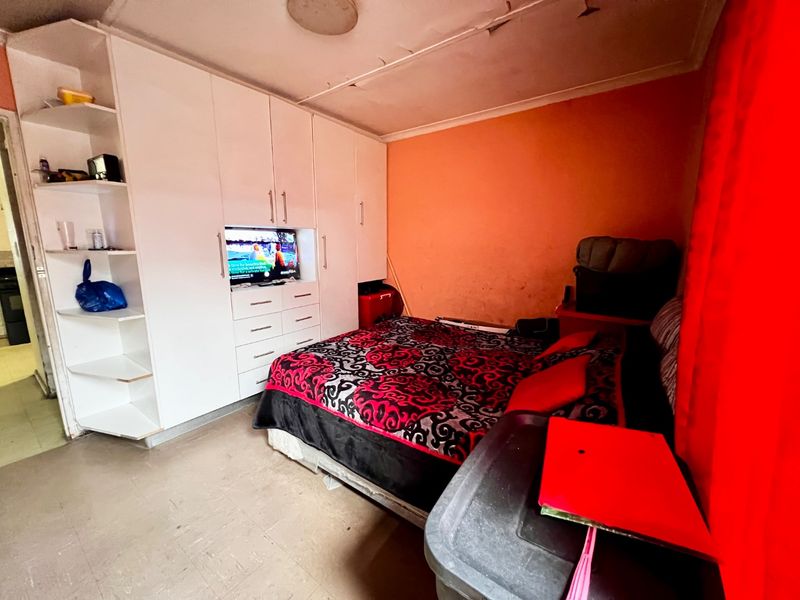 This property awaits to become someone's new or first home - Photo 7