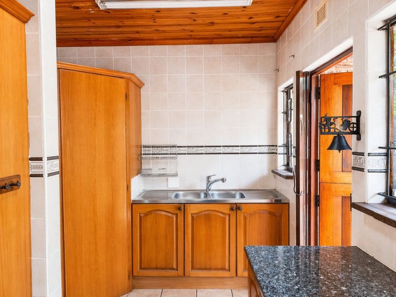 SPACIOUS FAMILY HOME. - Photo 8
