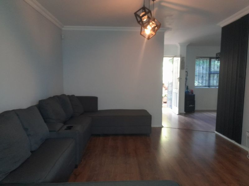 Perfect Starter Home Pet Friendly Ground floor Apartment - Photo 4