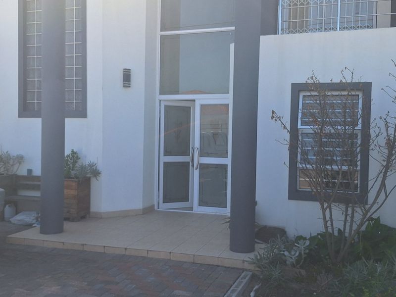 Beautiful 4 bedroom home - Photo 3